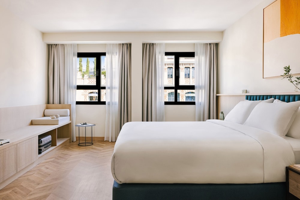 Studio, 1 King Bed, City View