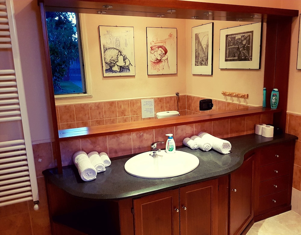 Comfort Quadruple Room, 2 Queen Beds, Private Bathroom, Garden View photo 3