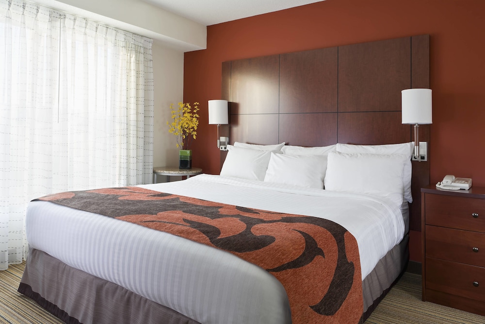 Suite, 1 Bedroom - Photo 2