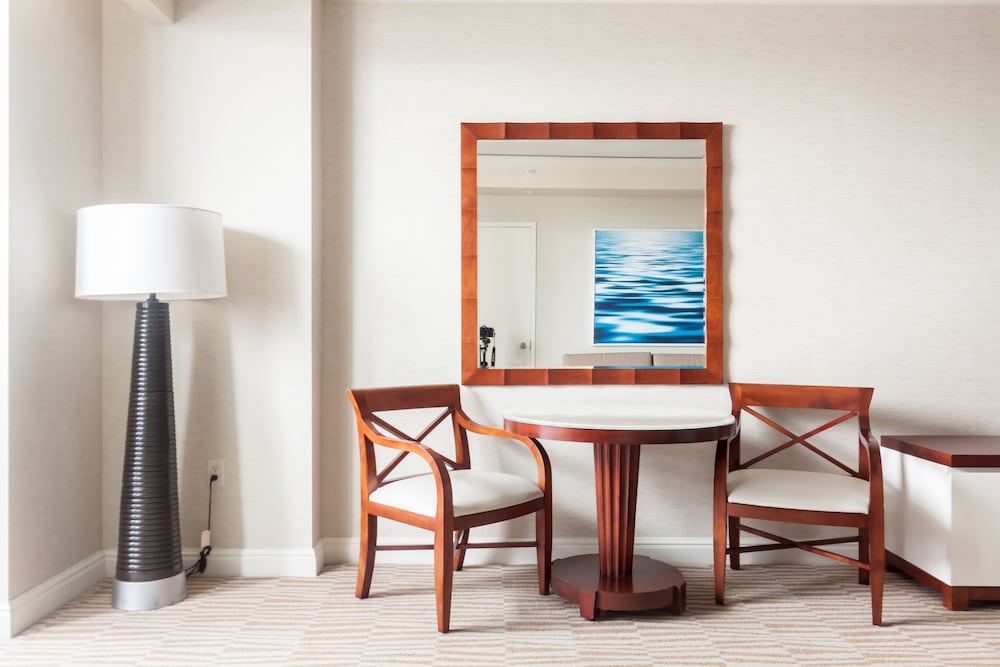 Luxury Studio Suite, 2 Queen Beds, Kitchenette, Partial Ocean View photo 1