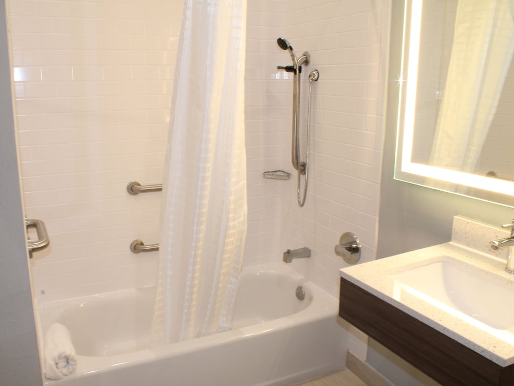 Room, 1 King Bed, Non Smoking (Efficiency) - Photo 5