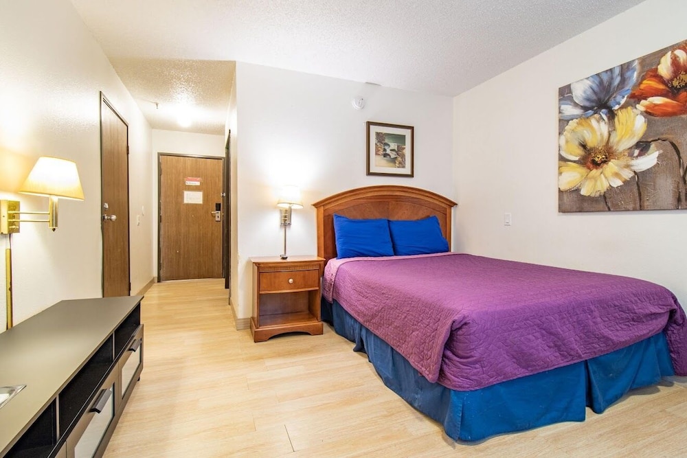 Classic Room, 1 Queen Bed, Accessible photo 1