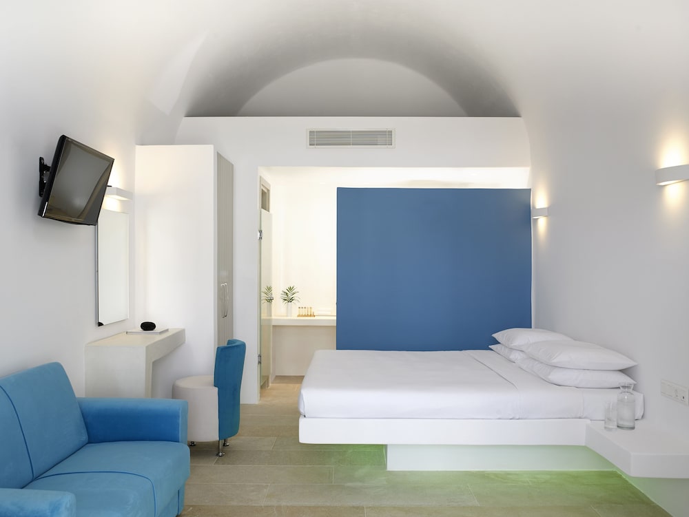 Executive Suite, Hot Tub (Cave)