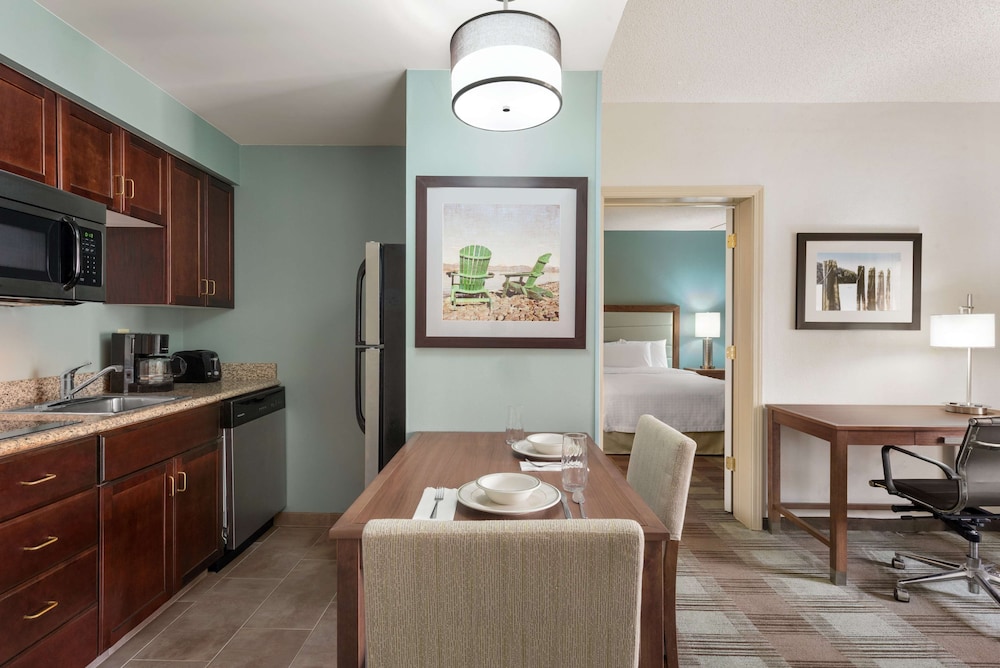 Premium Room, 1 King Bed, Accessible, Bathtub (Mobility & Hearing) - Photo 5