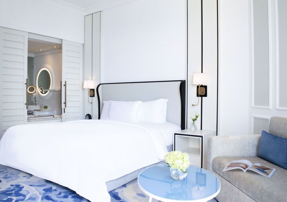 Superior Room, 1 King Bed, Balcony, Partial Sea View