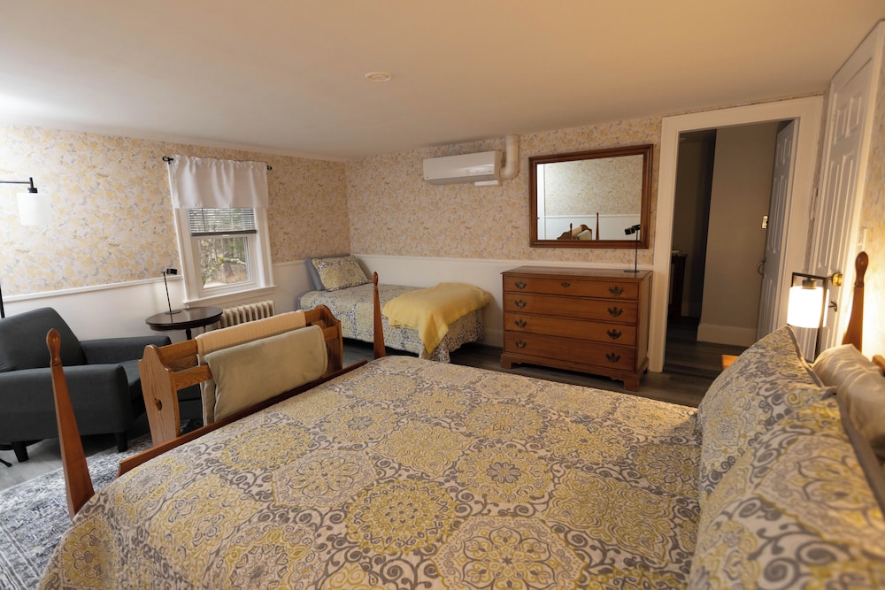 Room 2 -Private Bath - 2nd floor