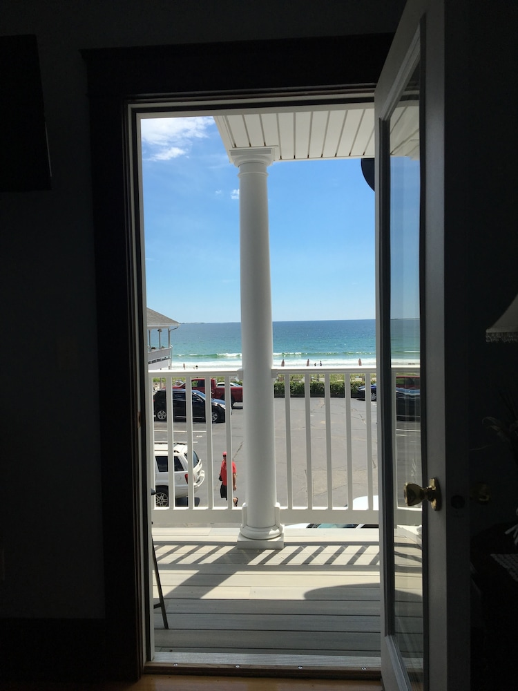 Deluxe Room, 1 Queen Bed, Shared Bathroom, Ocean View photo 3