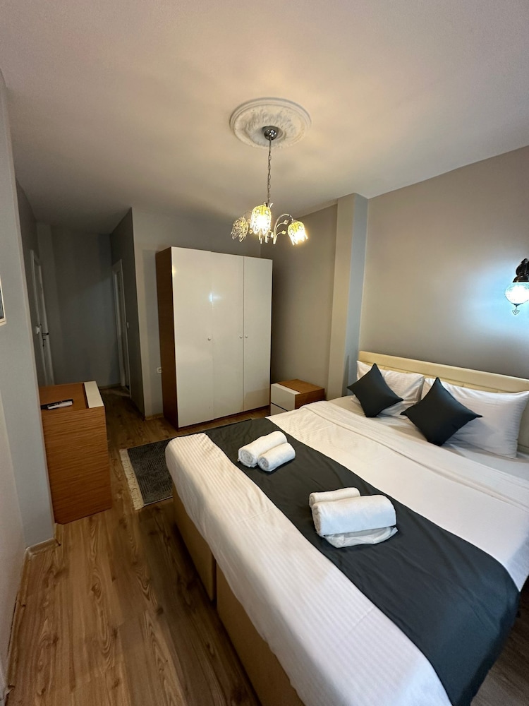 Standard Quadruple Room, 1 Double or 2 Twin Beds photo 1