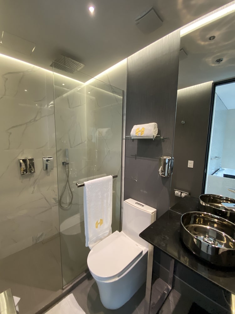 Suite with hot tub - Photo 3