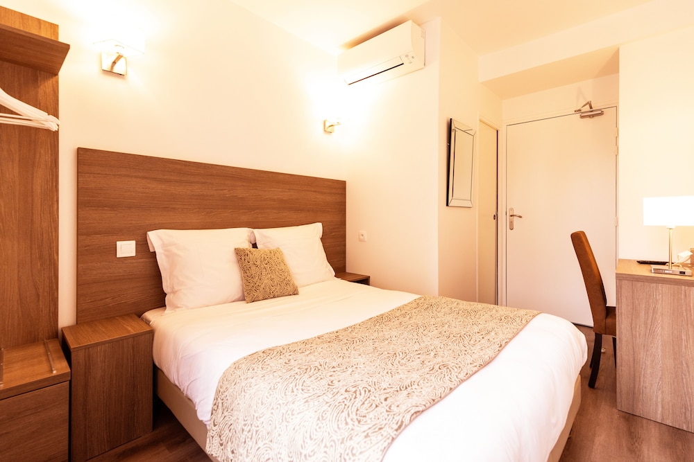 Standard Double Room, 1 Queen Bed, Non Smoking, City View