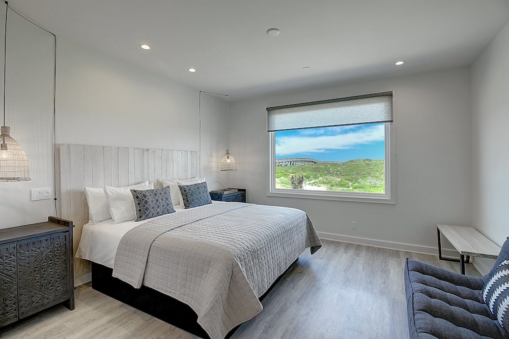 Deluxe Room, Multiple Beds, Beach View photo 2