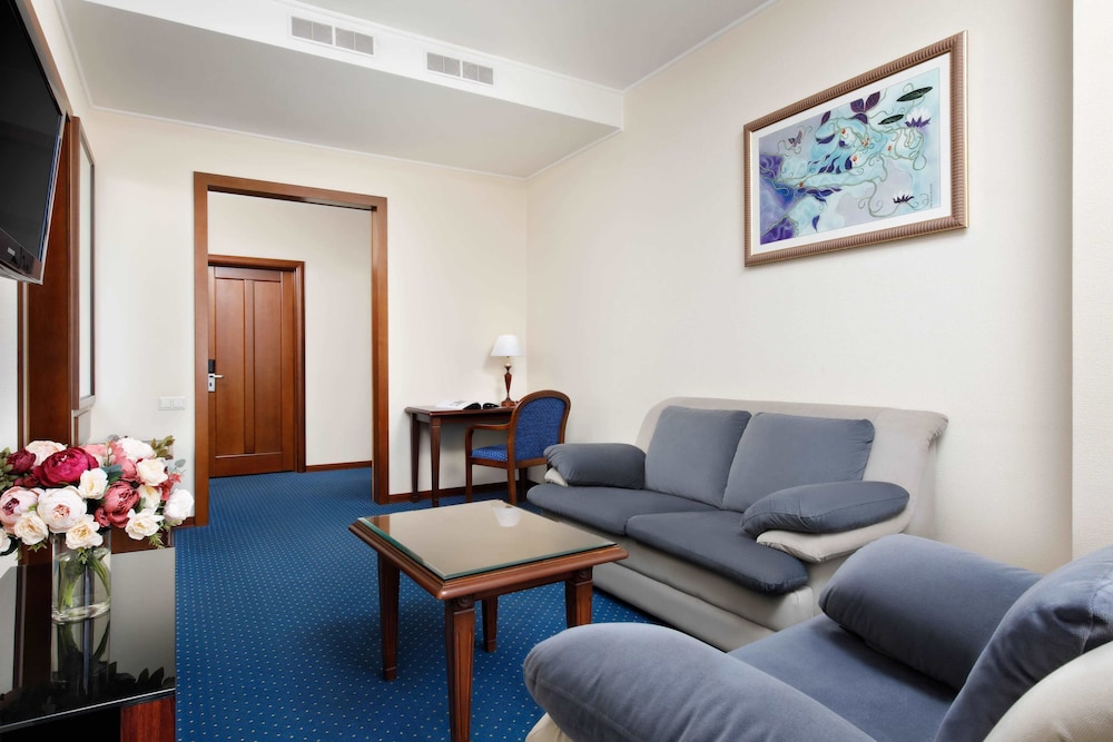 Luxe Room photo 2
