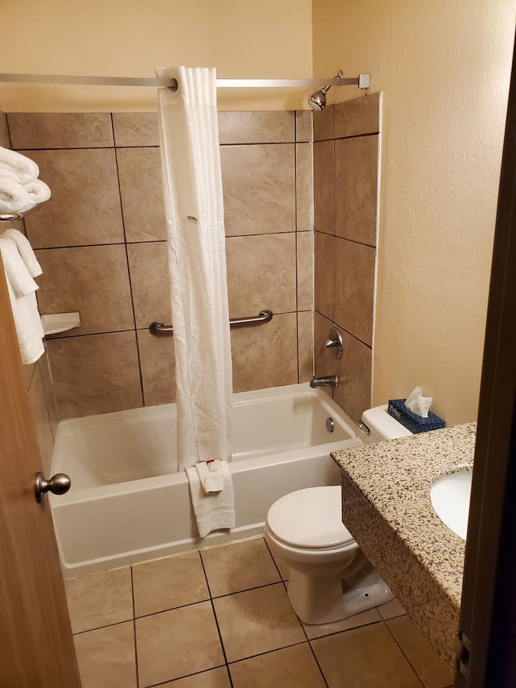 Standard Room, 2 Queen Beds photo 2