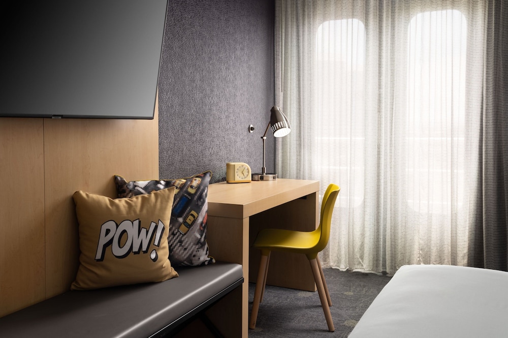 Room, 2 Queen Beds (Mobility Accessible, Tub)