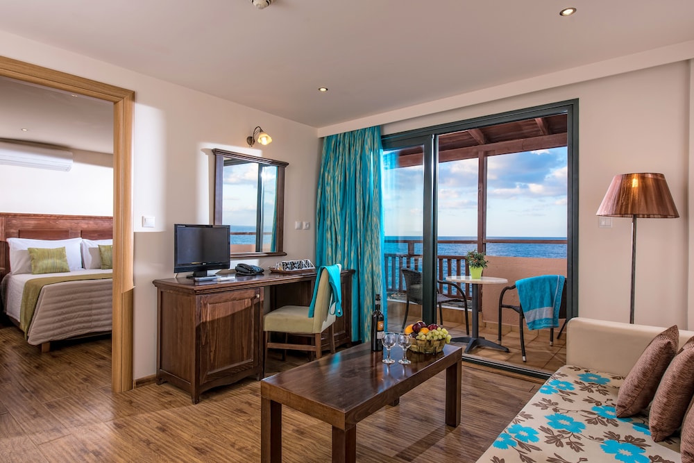 Junior Suite (For 4 )
