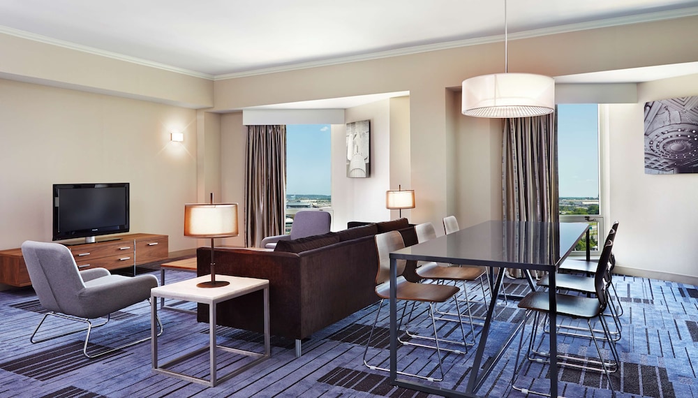 Executive Suite, 1 King Bed - Photo 2