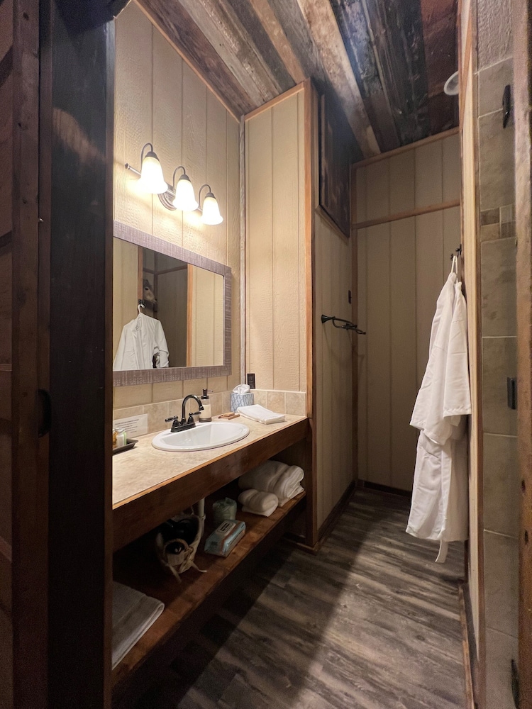 Signature Cabin photo 3
