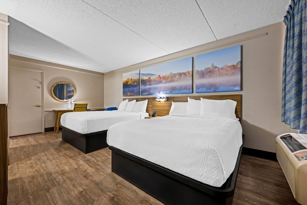 Room, 2 Queen Beds, Non Smoking - Photo 5