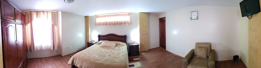 Executive Room, 1 Queen Bed, Annex Building photo 2