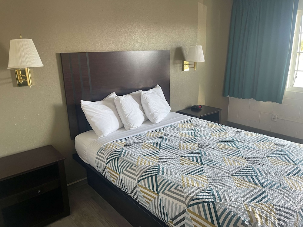 Deluxe Room, 1 Double Bed, Non Smoking photo 3