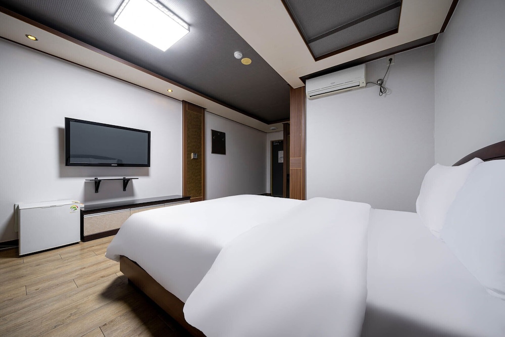 Standard Double Room - Photo 3