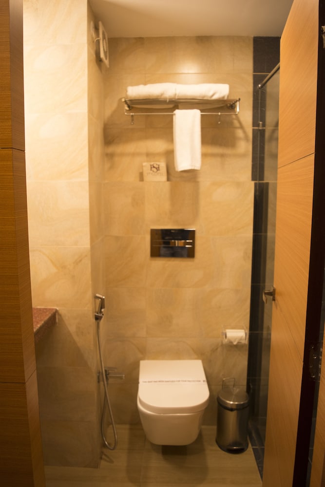 Deluxe Double Room, 1 King Bed, Non Smoking photo 3