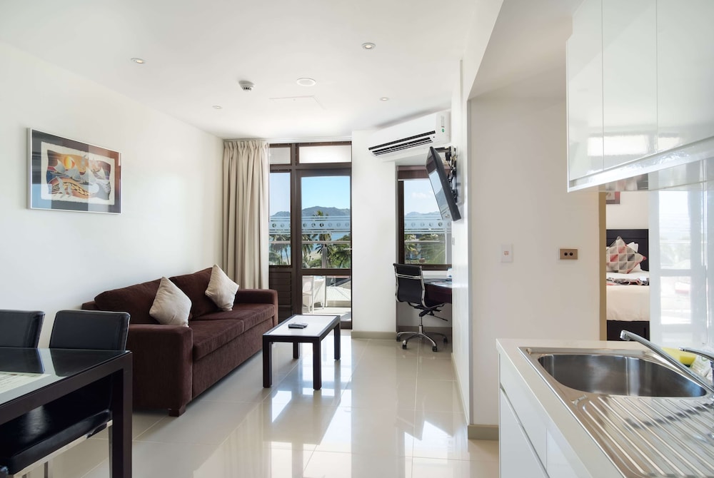 1 King Bed, 2 Single Beds, 2-Bedroom Suite, Partial Ocean View, Non-Smoking photo 5
