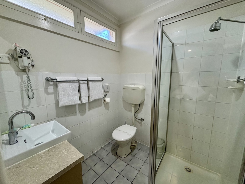 Standard Room, Non Smoking (Queen Room) photo 3