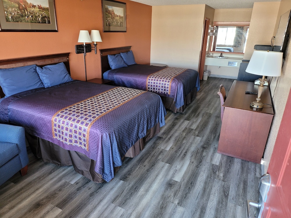 Standard Double Room, 2 Queen Beds, Non Smoking, Refrigerator & Microwave photo 3