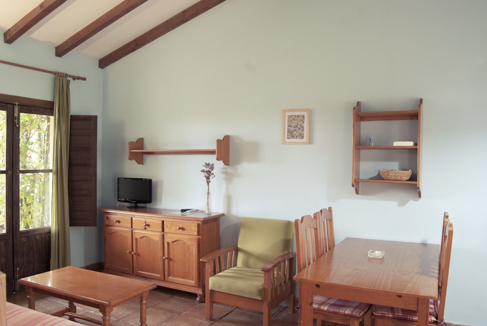 Basic Apartment, Multiple Beds, Smoking photo 3