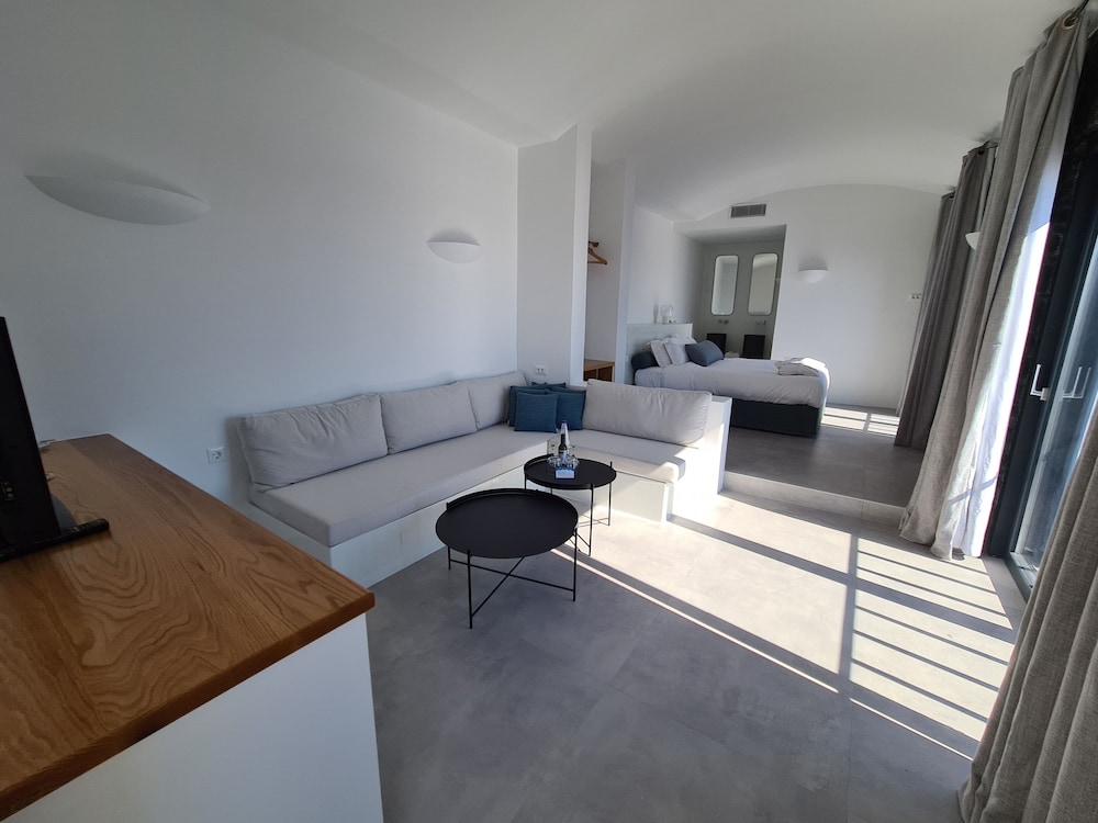 Executive Suite - Photo 1