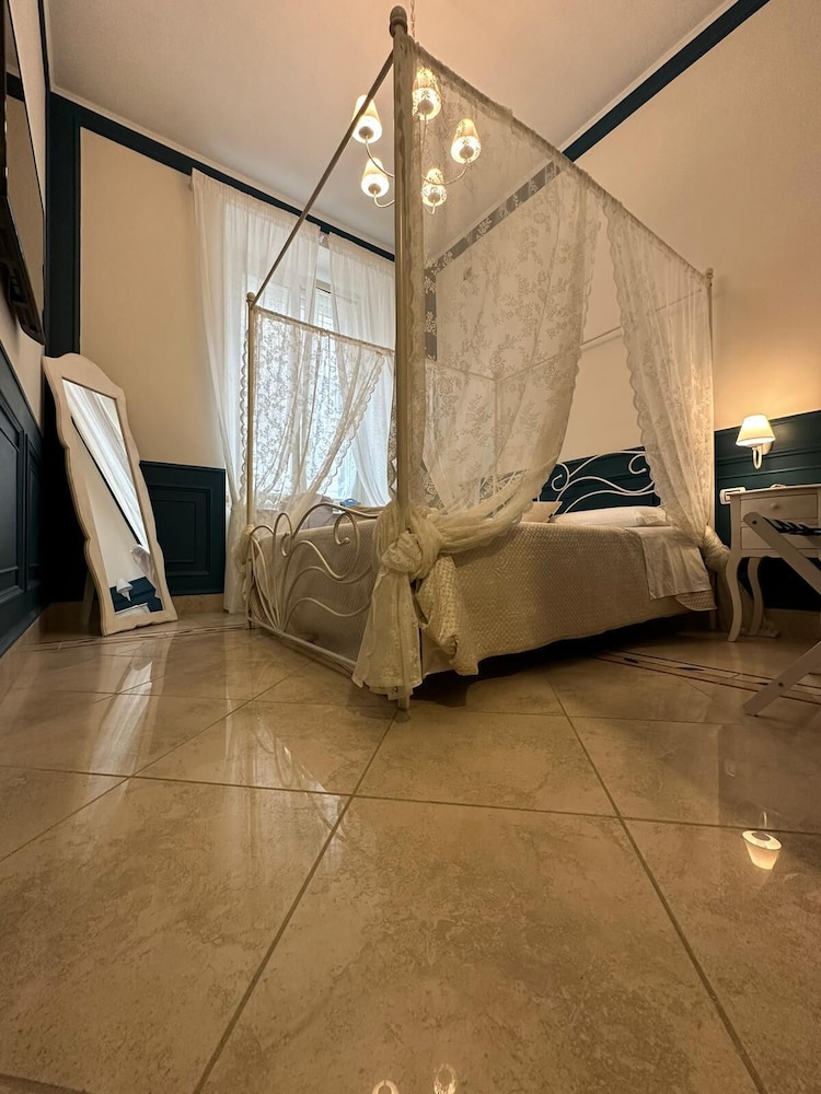 Honeymoon Room