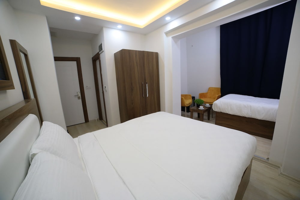 Family Suite, Multiple Beds photo 3