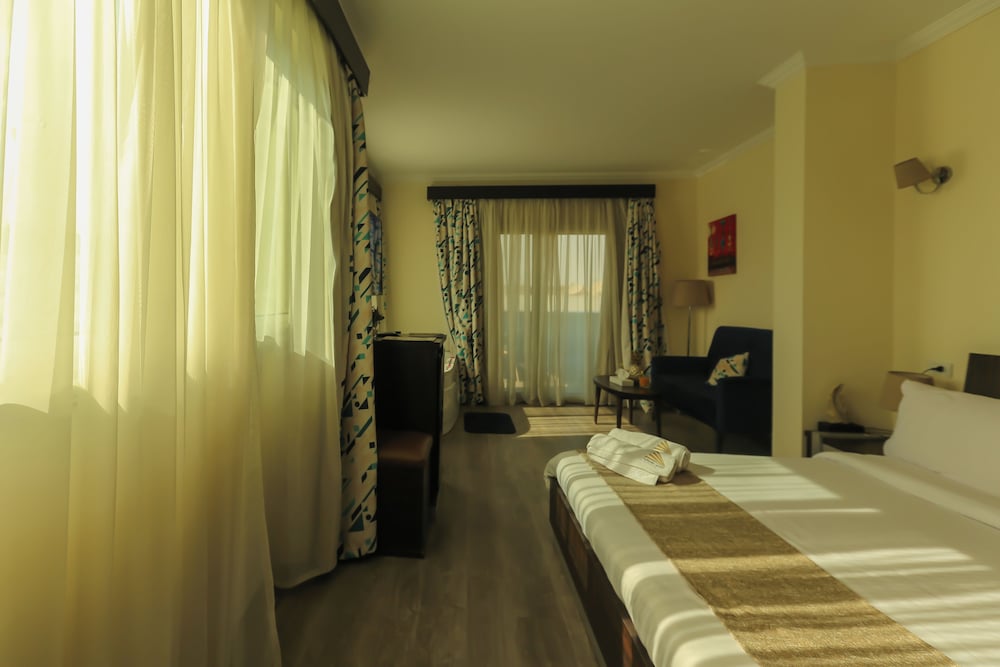 Executive Double Room, Jetted Tub (Pyramids View) - Photo 6