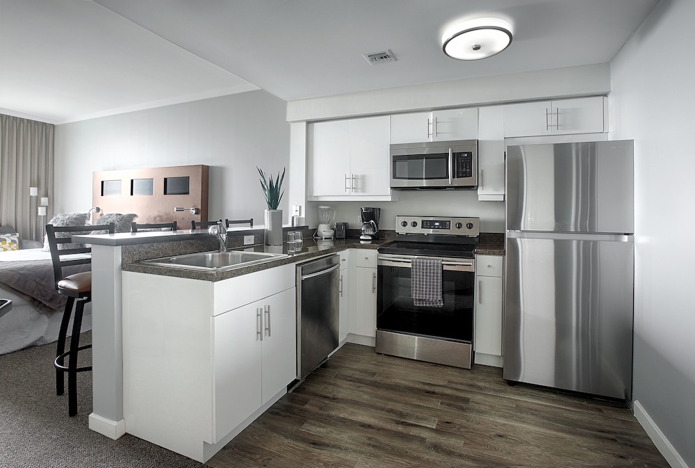 Deluxe Studio, 1 King Bed, Kitchen, Bay View photo 1