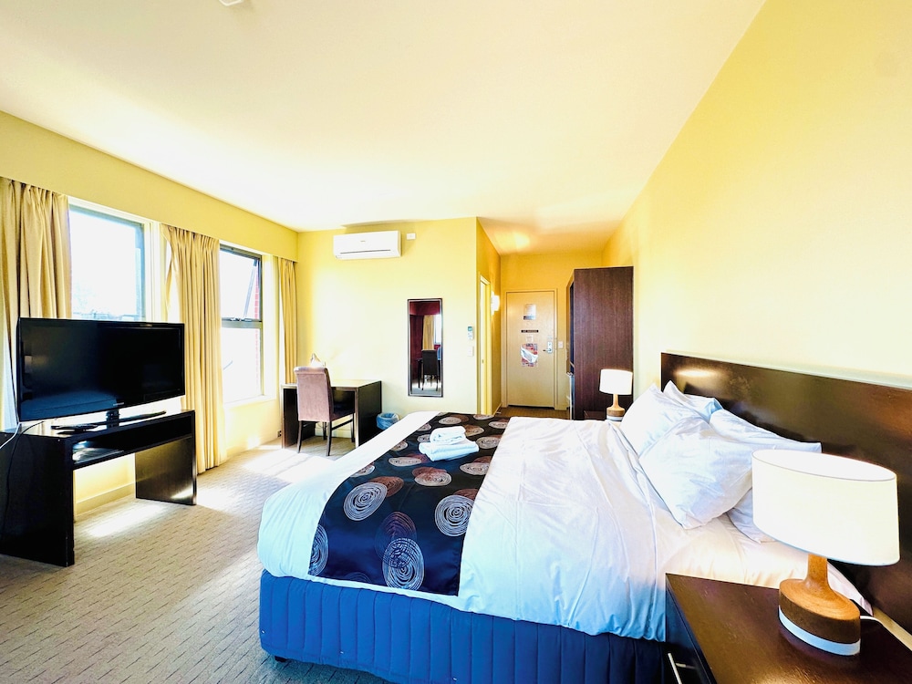 Standard Room, 1 King Bed With Sofa Bed, Non Smoking photo 2