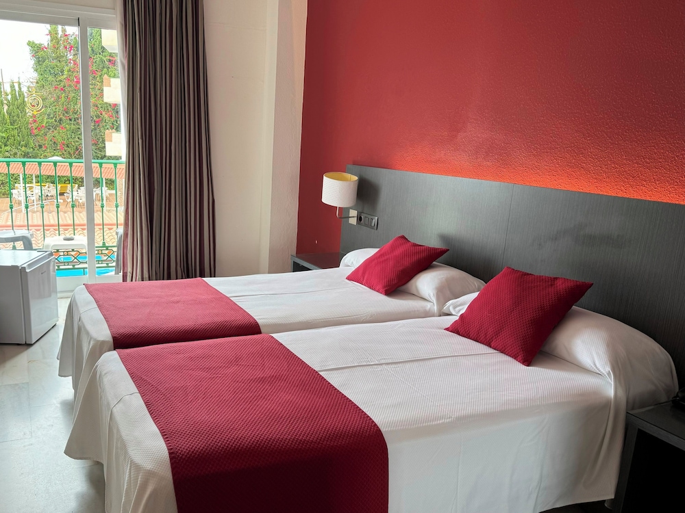 Standard Double or Twin Room, Pool View (Free Spa), photo 6
