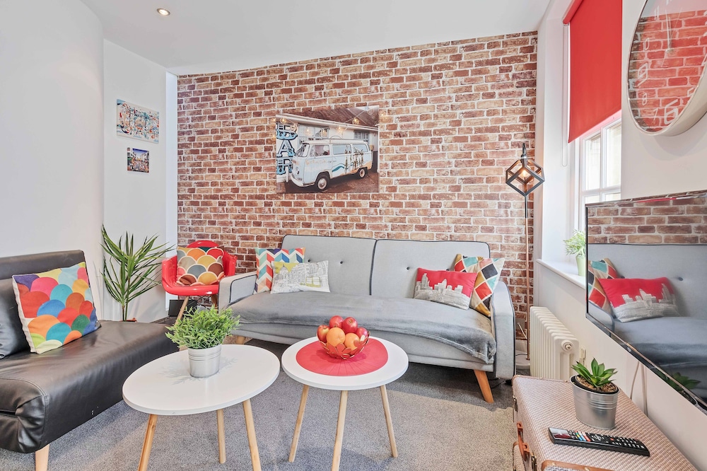 House (2 Bedrooms)