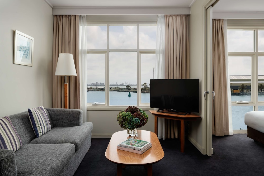 King Spa Harbourside Balcony Suite - Photo 4