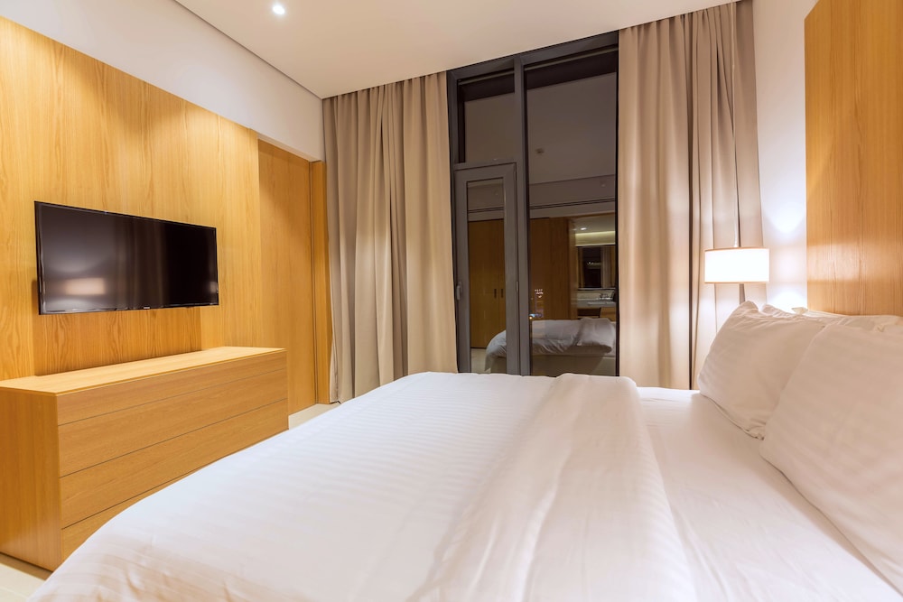 Standard Suite, 1 King Bed photo 1