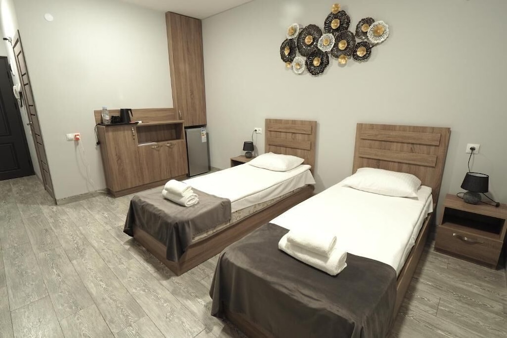 Small Double Room with 2 Seperate Beds