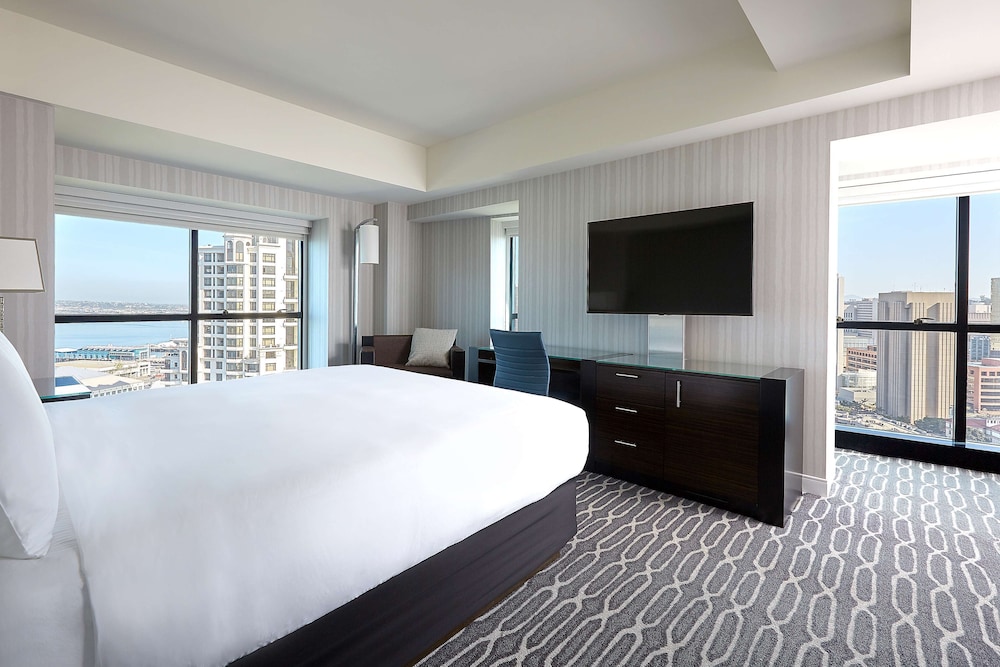 Room, 1 King Bed, Corner