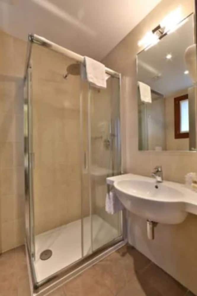 Superior Room, 1 King Bed, Non Smoking - Photo 3
