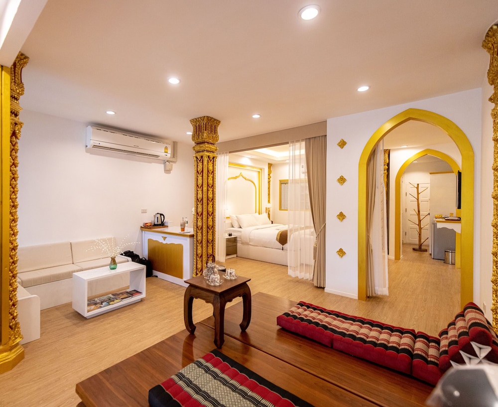 Royal Suite - Photo 2