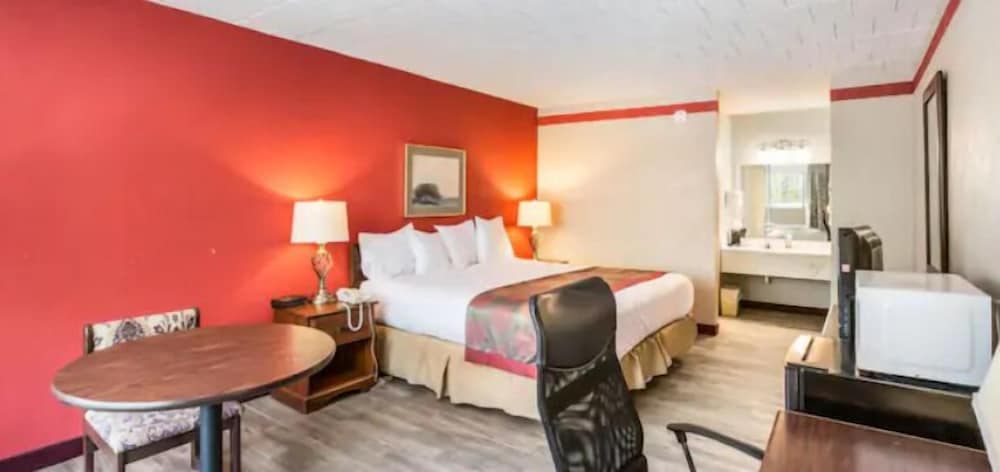 Standard Room, 1 King Bed (King Non Smoking Room) - Photo 1