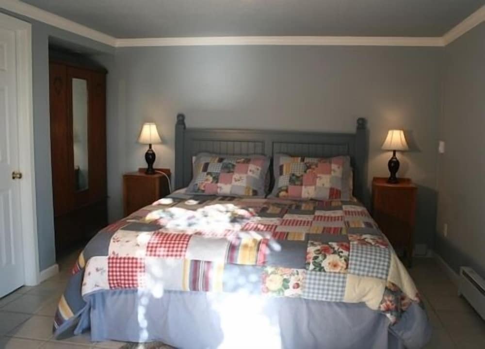 Room, 1 King Bed (Deck with View-Room 1)