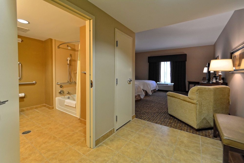 Room, 2 Queen Beds, Non Smoking (Accessible) - Photo 3