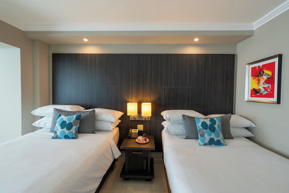 2 Double Beds, City View - Photo 7