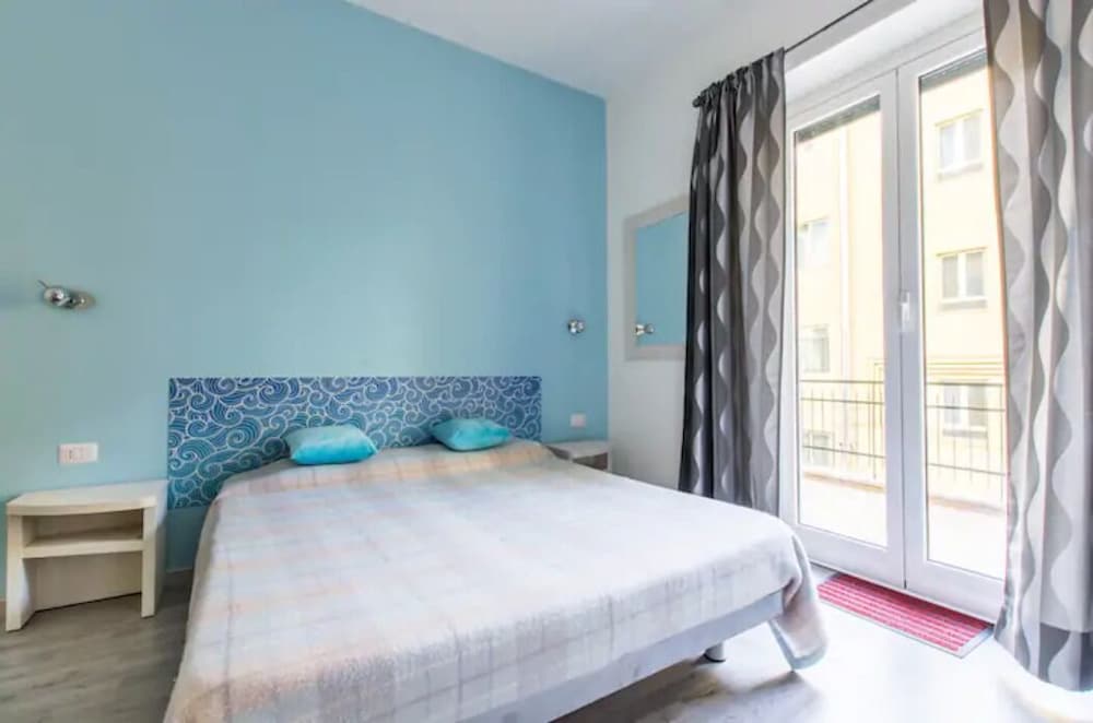 Deluxe Double Room (Light Blue)