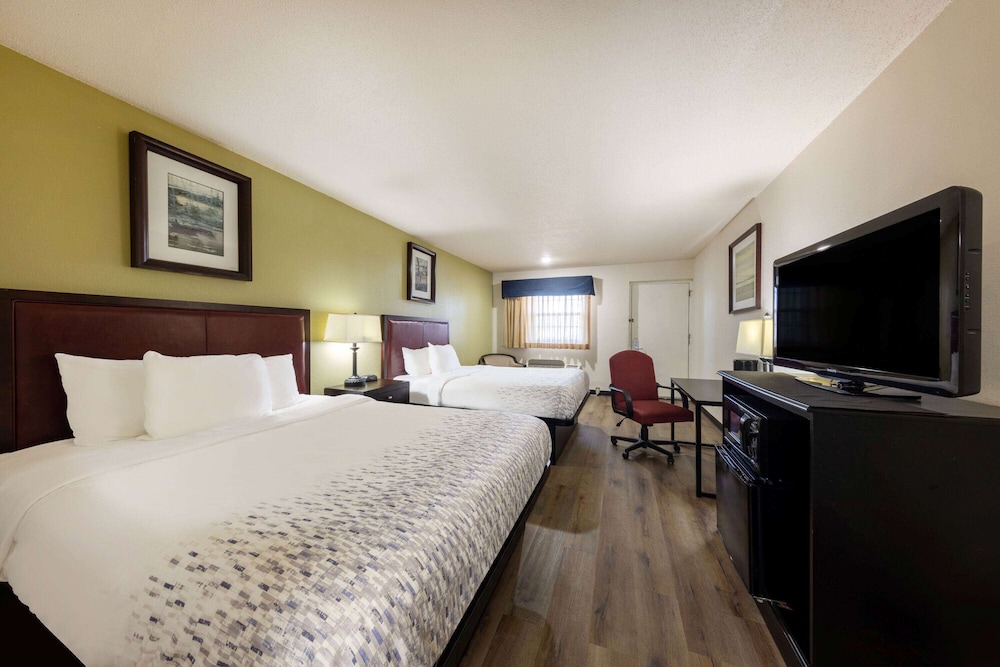 Room, 2 Queen Beds, Accessible, Non Smoking photo 1